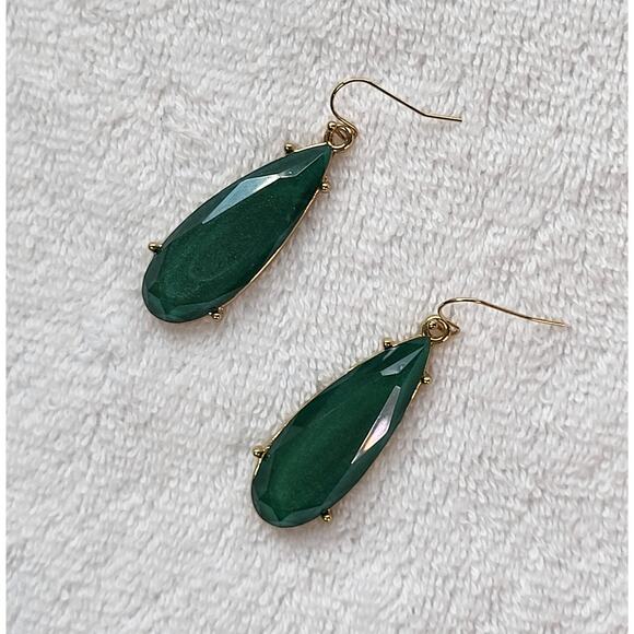 Shimmery Emerald Green Long Teardrop Dangle Earrings / Pierced - Picture 9 of 9